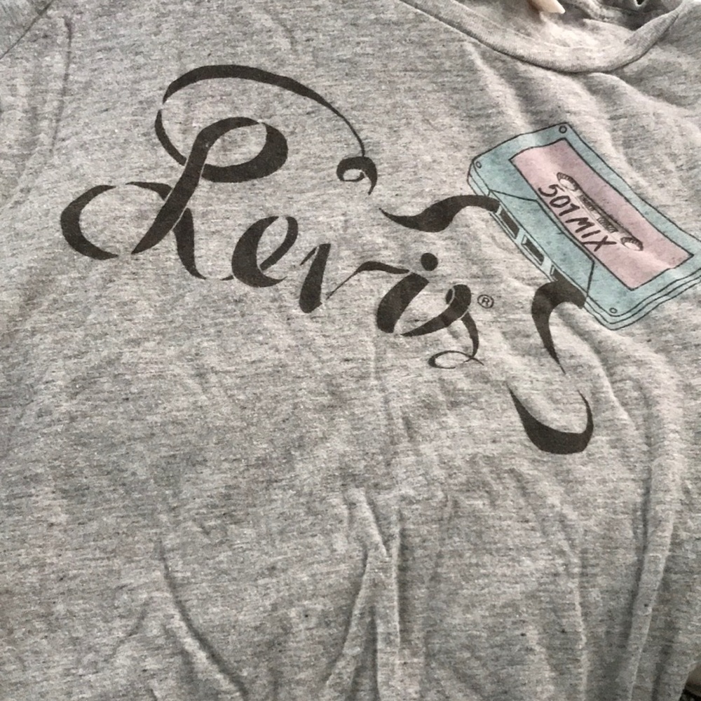 Levi’s tee